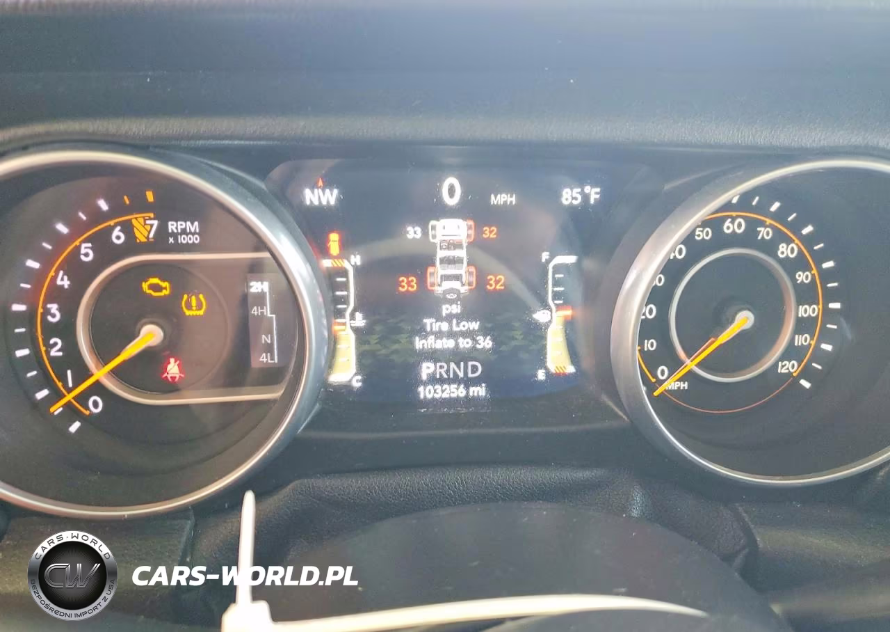 2018 Jeep Wrangler Unlimited Sahara VIN:1C4HJXEG1JW240302 - 9
