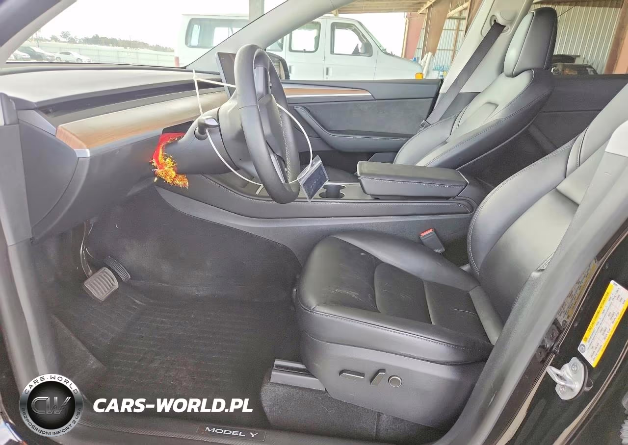 2024 Tesla Model Y VIN:7SAYGDEE5RF983494 - 7