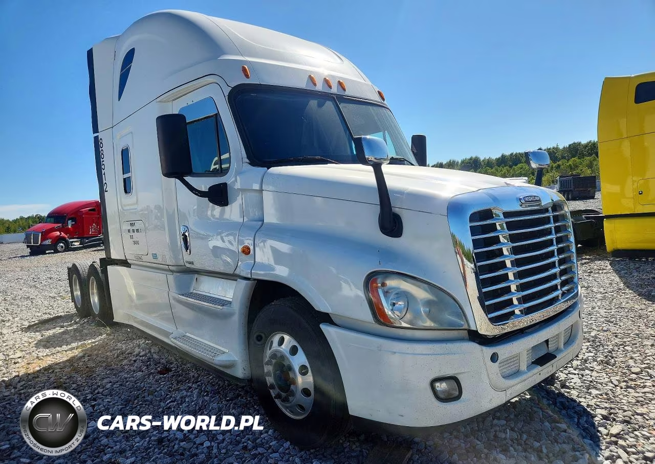 2015 Freightliner Cascadia 125 VIN:3AKJGLD53FSGD8463 - 4