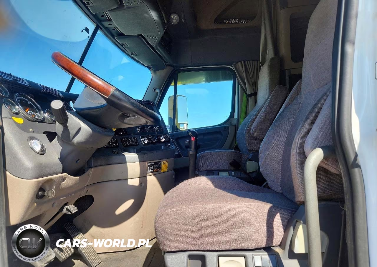 2015 Freightliner Cascadia 125 VIN:3AKJGLD53FSGD8463 - 7