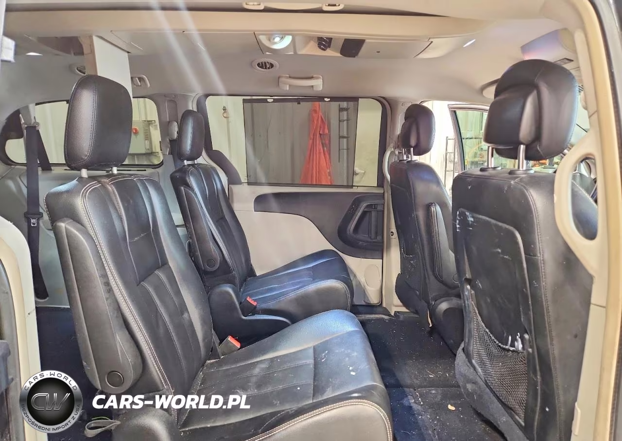 2016 Chrysler Town & Country Touring VIN:2C4RC1BG8GR253517 - 11