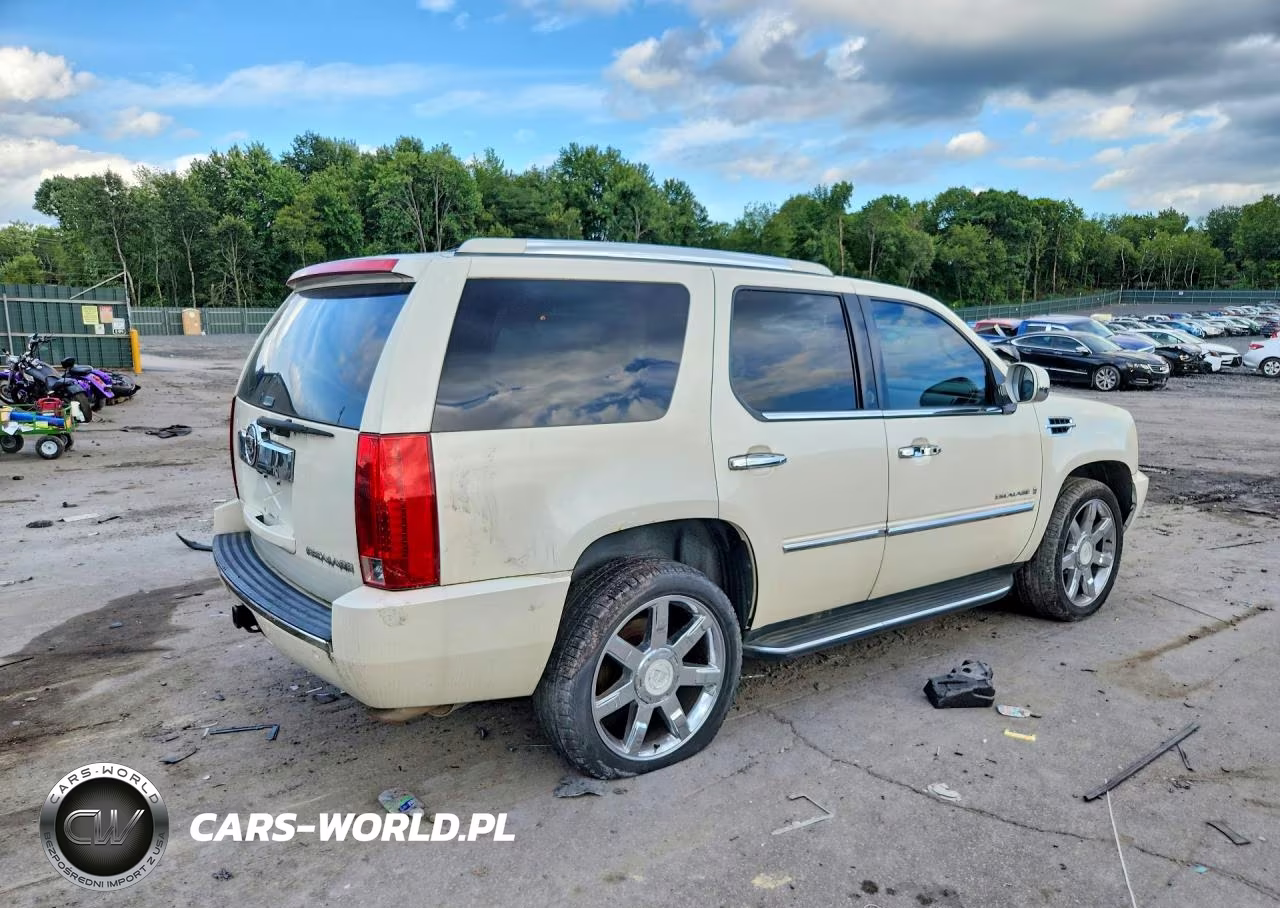 2008 Cadillac Escalade Luxury VIN:1GYFK63808R173141 - 3