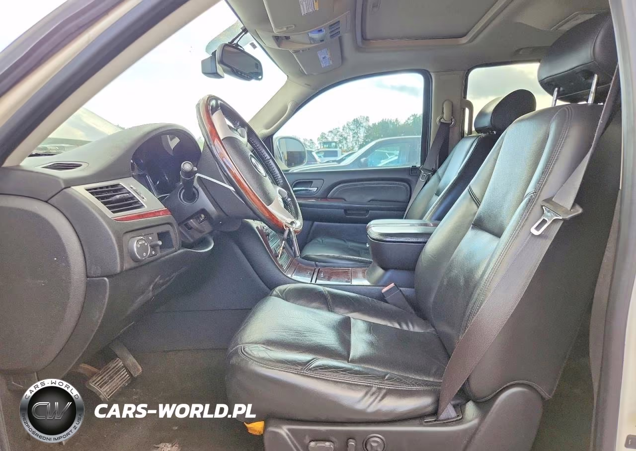 2008 Cadillac Escalade Luxury VIN:1GYFK63808R173141 - 7