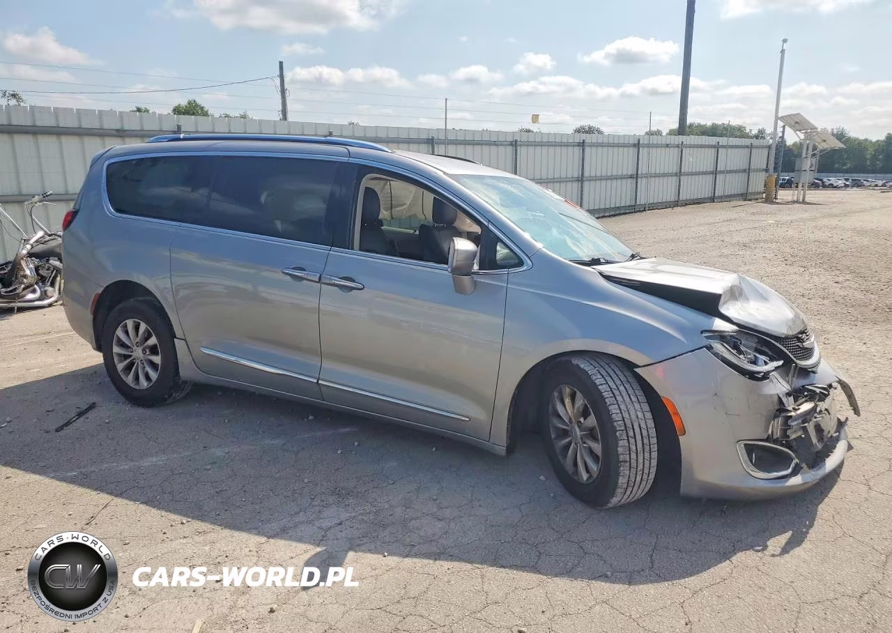 2019 Chrysler Pacifica Touring L VIN:2C4RC1BG4KR523478 - 4
