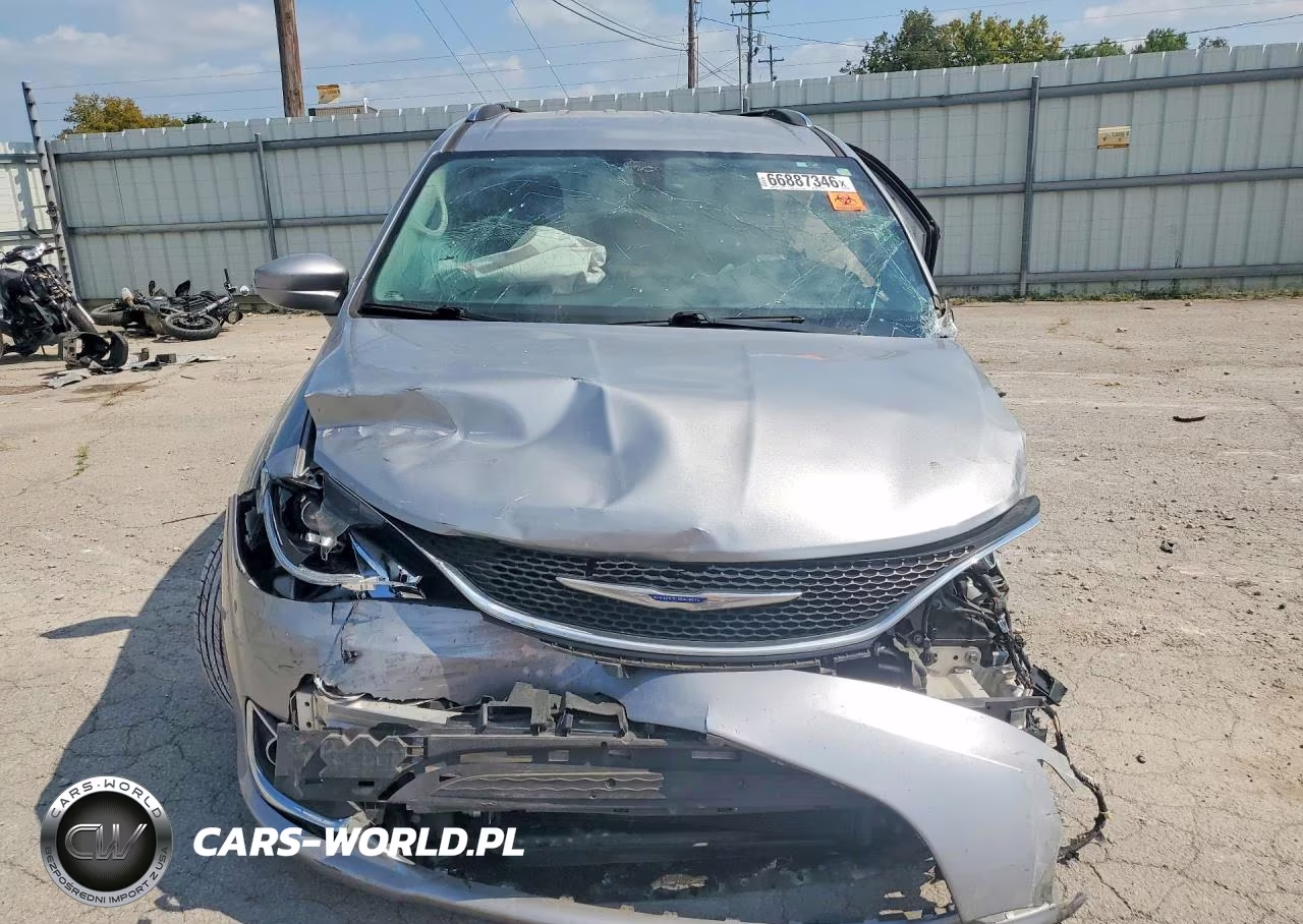 2019 Chrysler Pacifica Touring L VIN:2C4RC1BG4KR523478 - 5