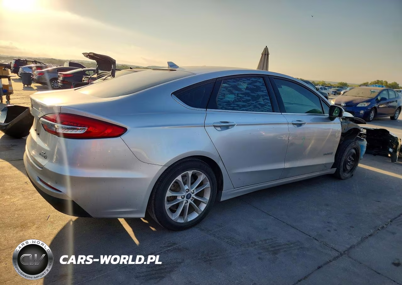 2019 Ford Fusion Se VIN:3FA6P0LU6KR221129 - 3