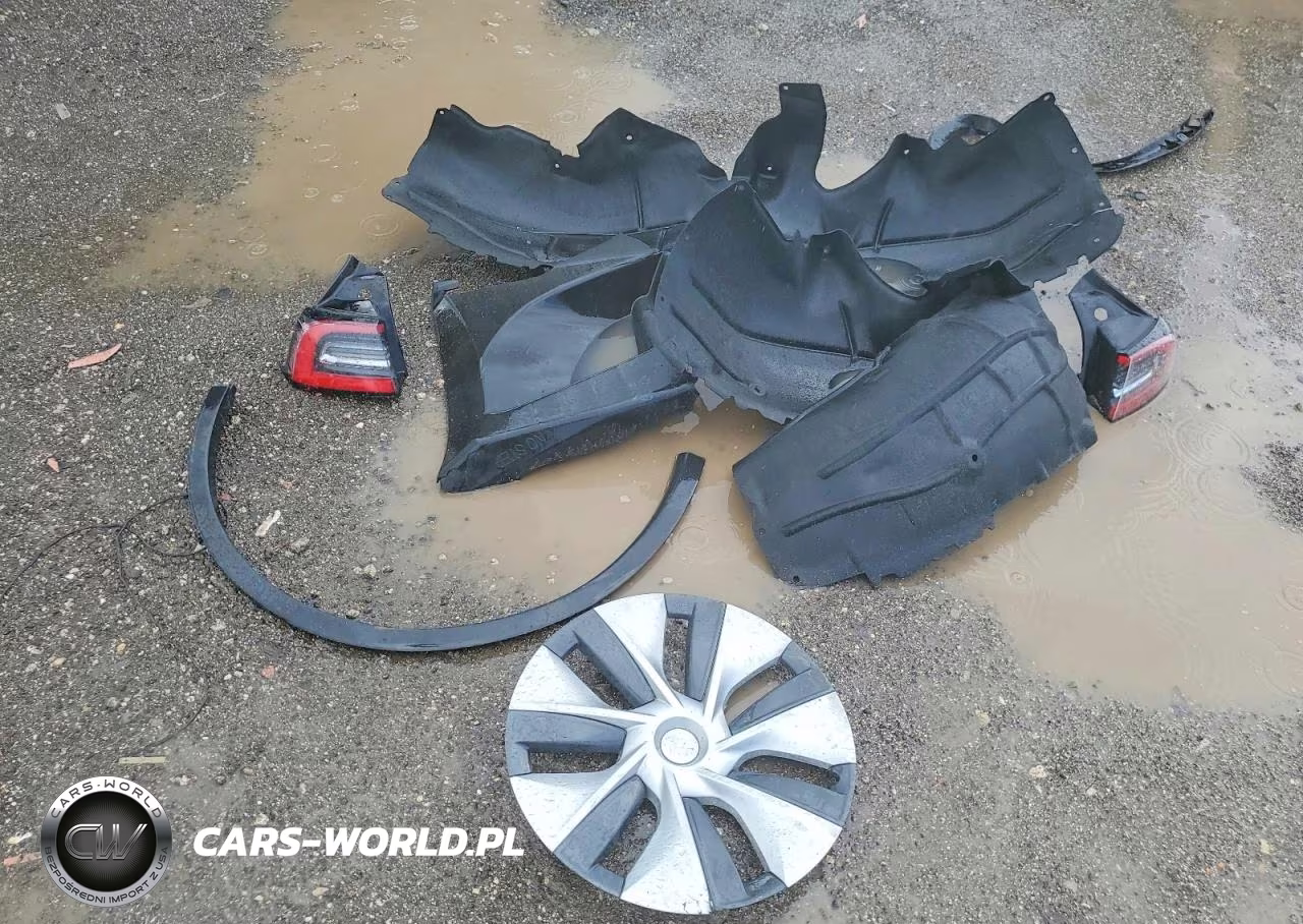 2021 Tesla Model Y VIN:5YJYGDEE7MF131539 - 12