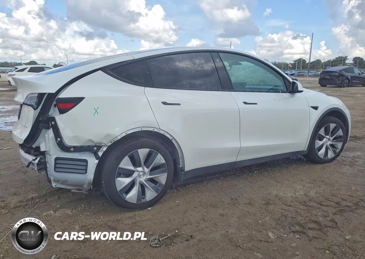 2021 Tesla Model Y VIN:5YJYGDEE7MF131539 - 3