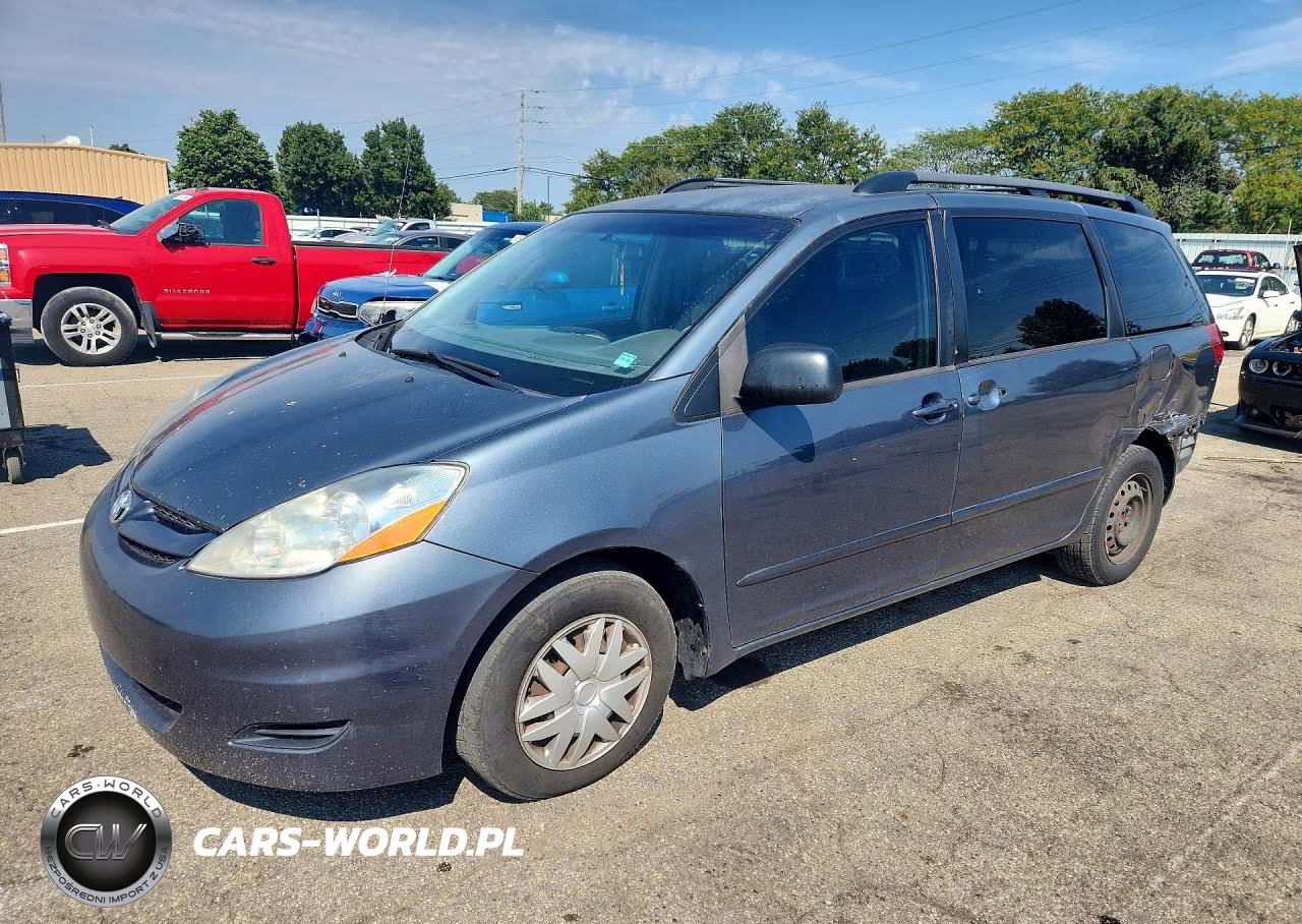 2010 Toyota Sienna Le 8-Passenger