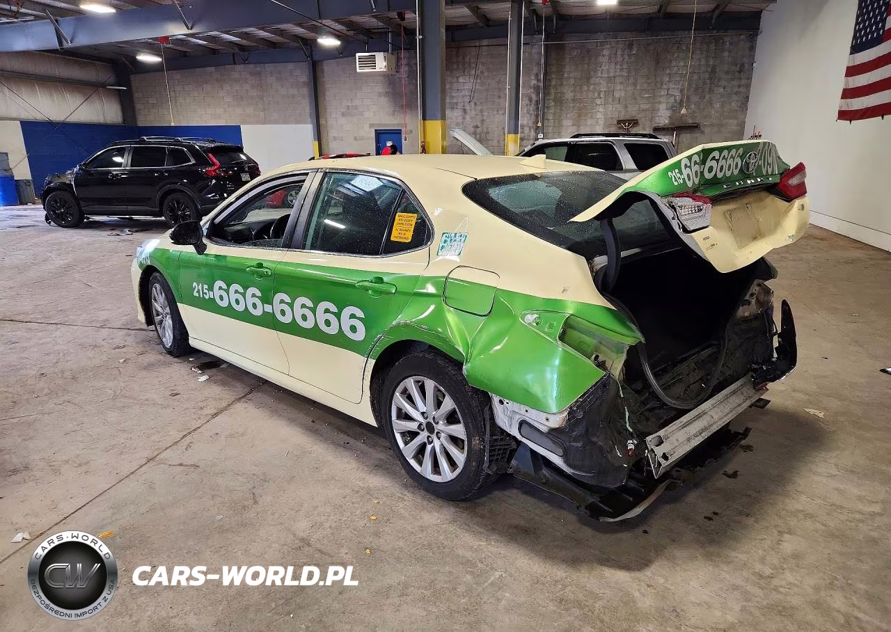 2019 Toyota Camry Le VIN:4T1B11HK4KU775426 - 2