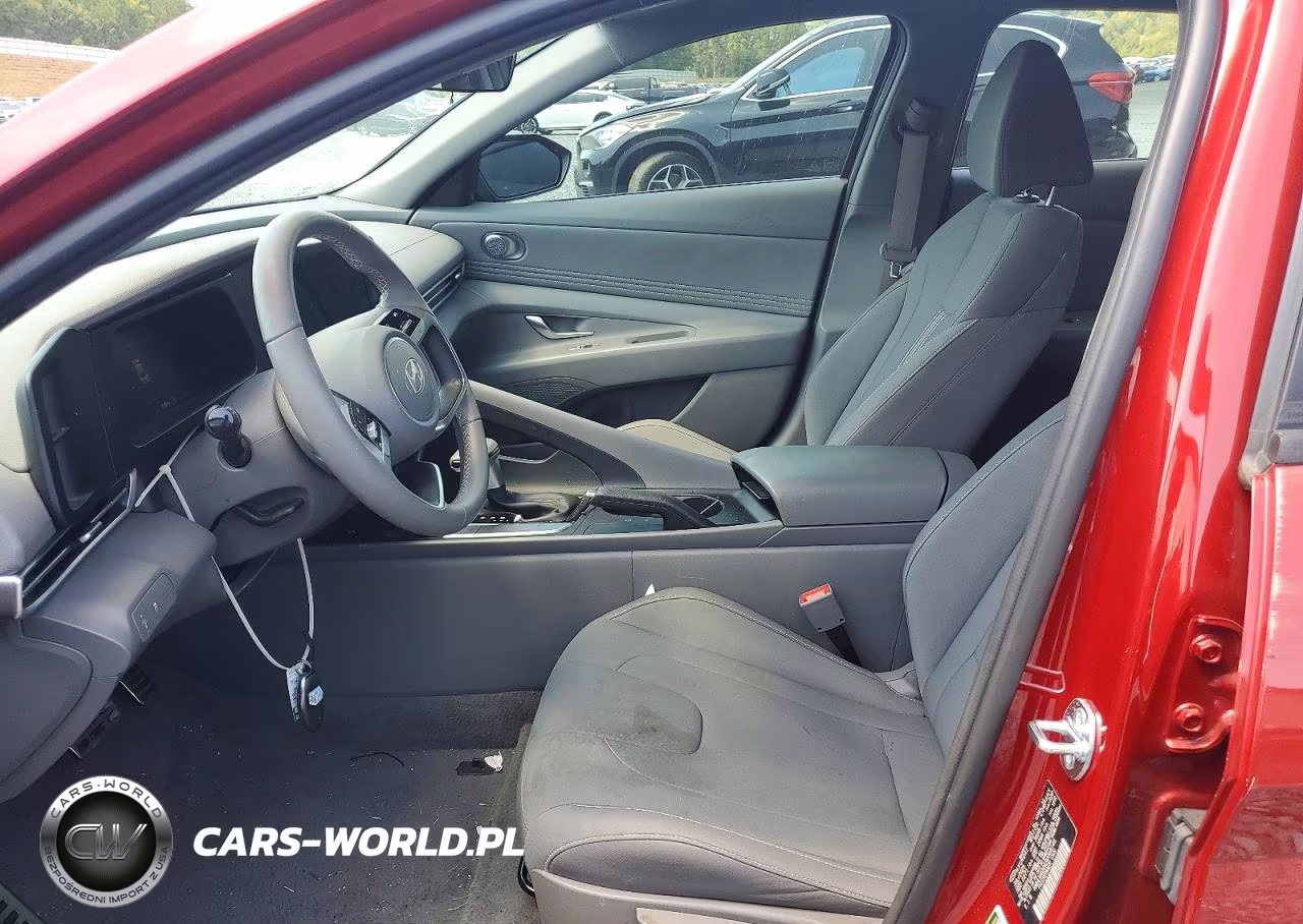 2025 Hyundai Elantra Sel Sport VIN:KMHLM4DG4SU068146 - 7