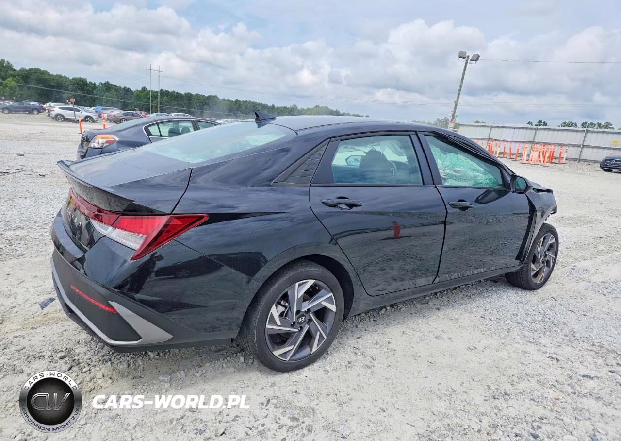 2025 Hyundai Elantra Sel Sport VIN:KMHLM4DGXSU048161 - 3