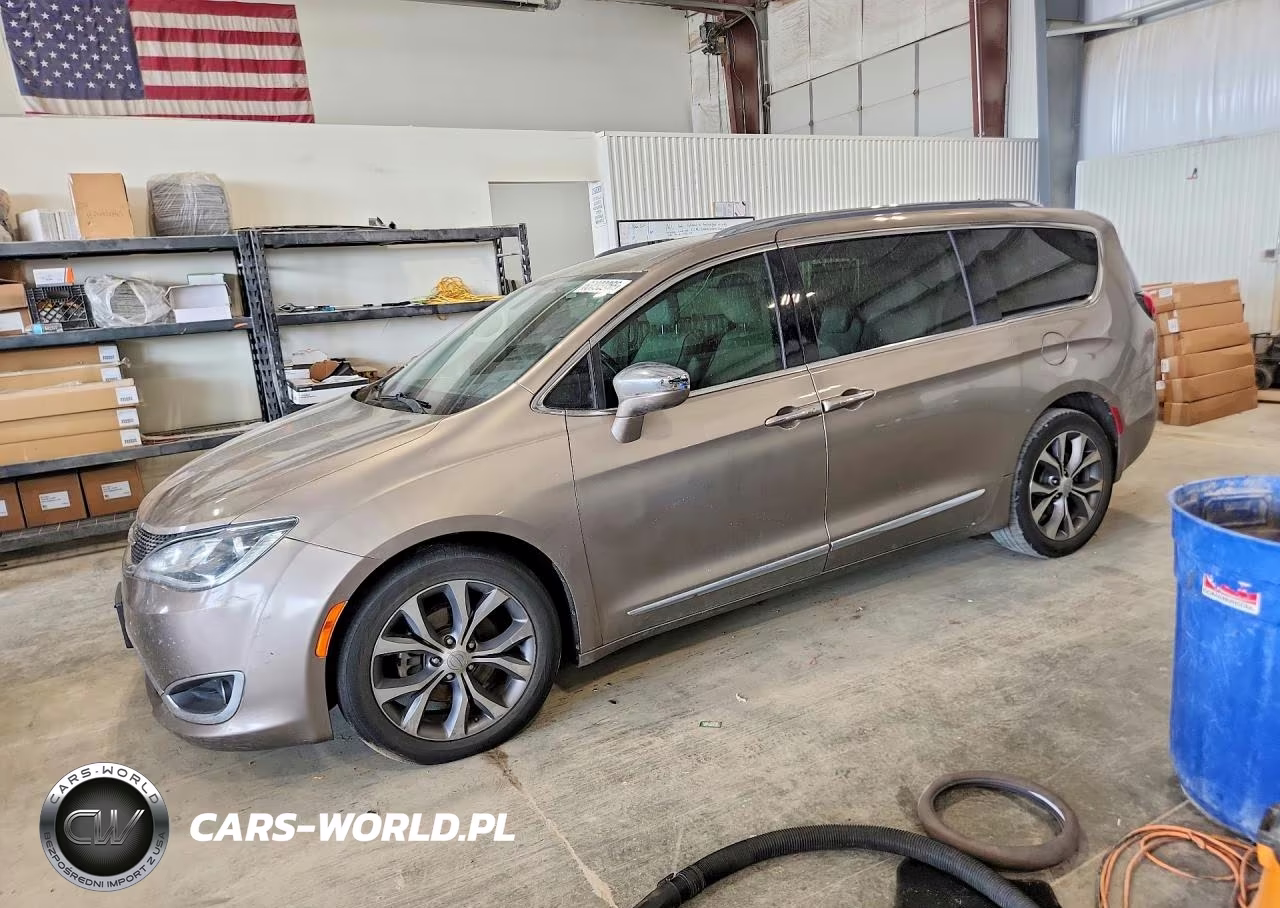 2018 Chrysler Pacifica Limited VIN:2C4RC1GG8JR252433 - 1
