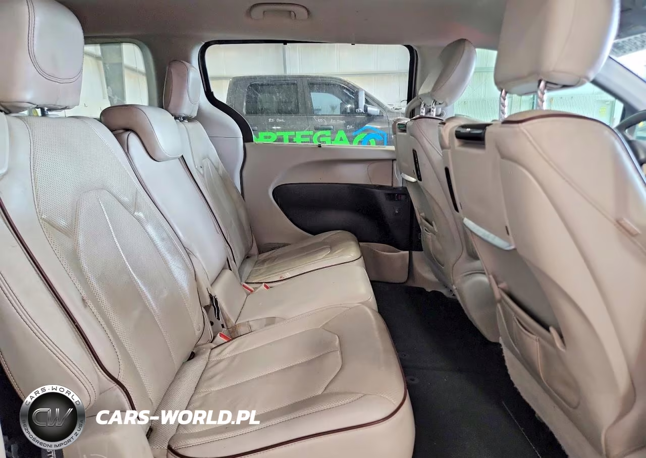 2018 Chrysler Pacifica Limited VIN:2C4RC1GG8JR252433 - 11