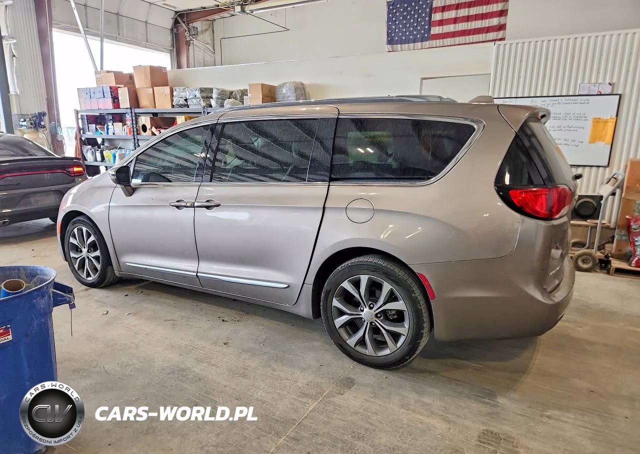 2018 Chrysler Pacifica Limited VIN:2C4RC1GG8JR252433 - 2