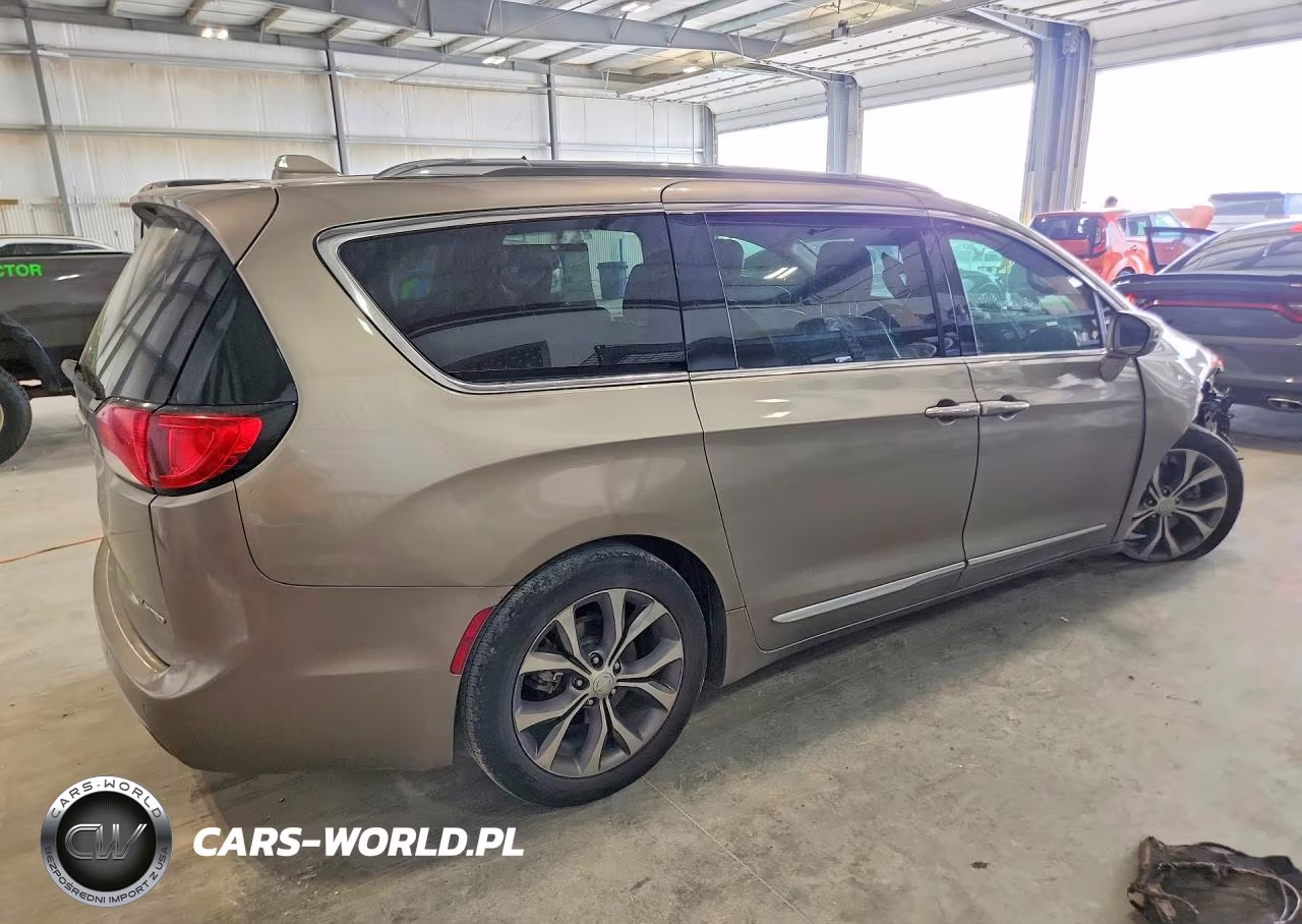 2018 Chrysler Pacifica Limited VIN:2C4RC1GG8JR252433 - 3