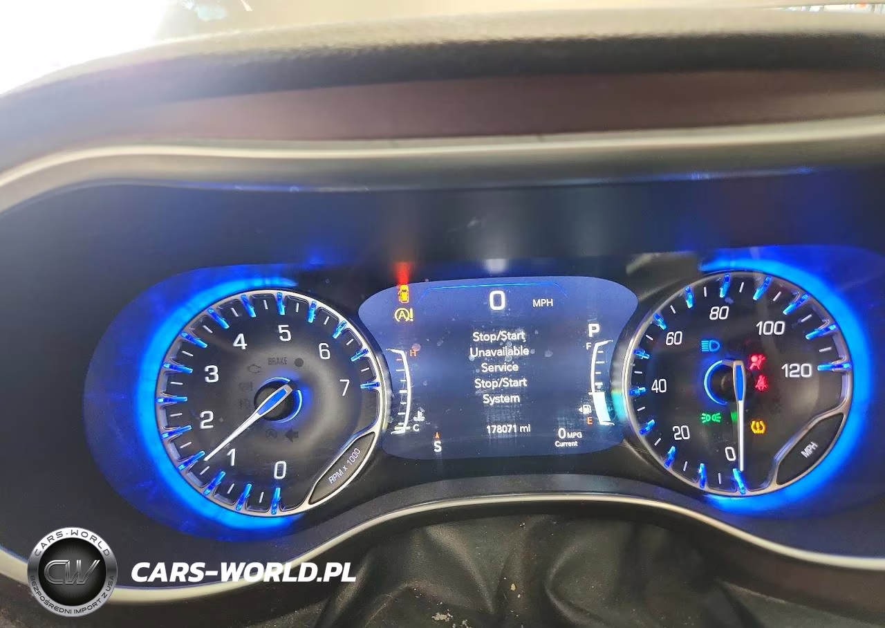 2018 Chrysler Pacifica Limited VIN:2C4RC1GG8JR252433 - 9