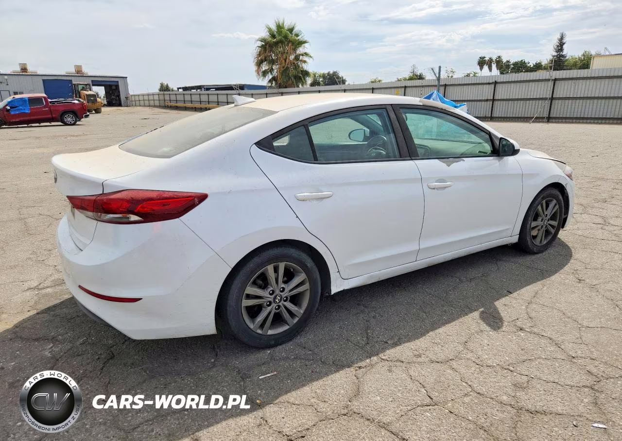 2018 Hyundai Elantra Sel VIN:5NPD84LF2JH318210 - 3