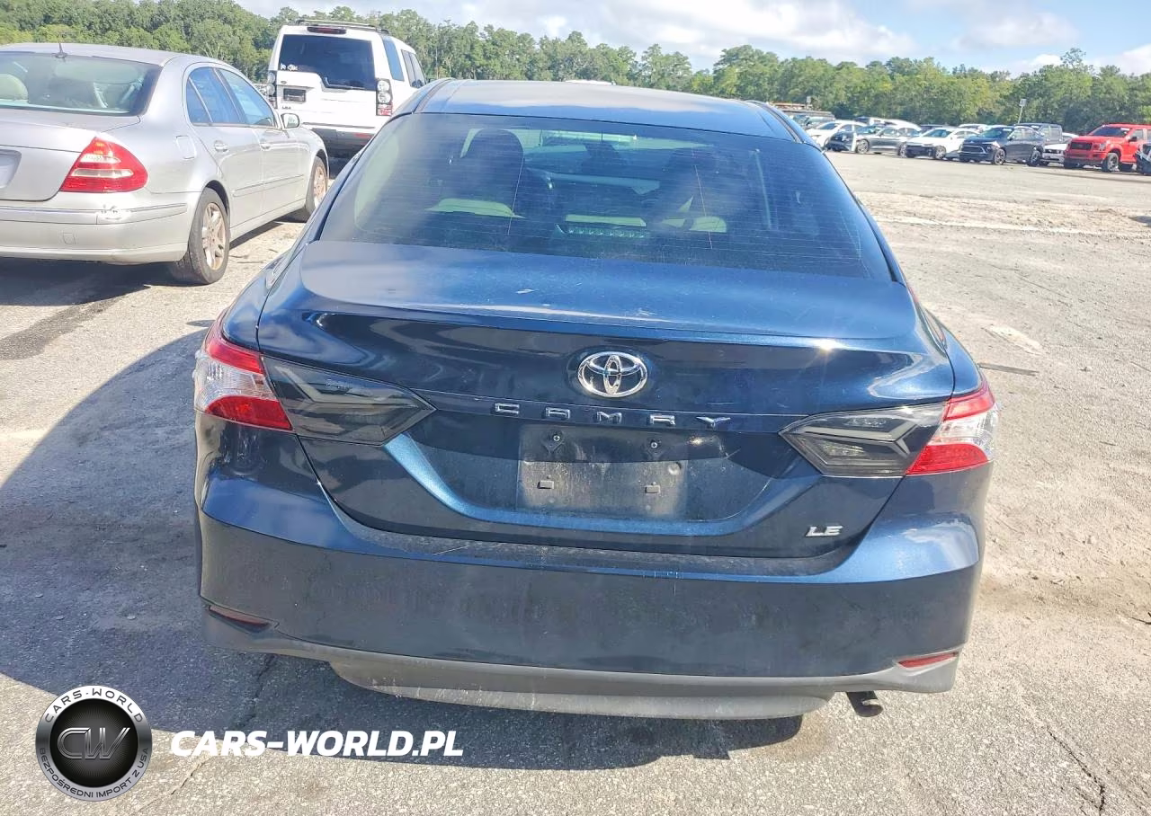2018 Toyota Camry Le VIN:4T1B11HKXJU621351 - 6