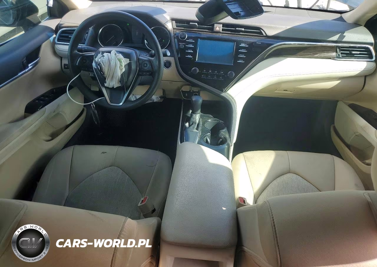 2018 Toyota Camry Le VIN:4T1B11HKXJU621351 - 8