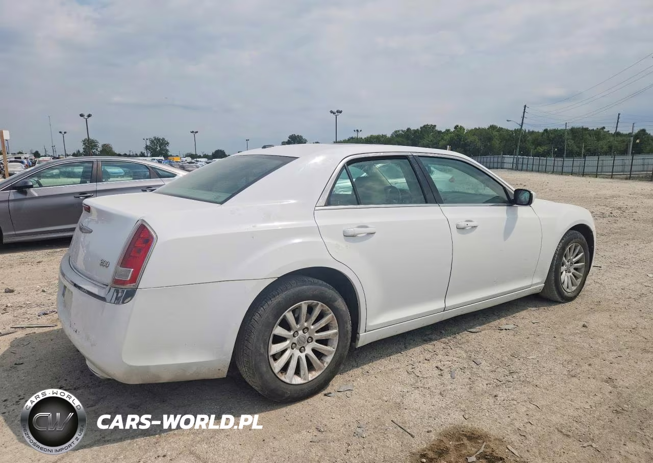 2013 Chrysler 300 VIN:2C3CCAAG7DH572971 - 3