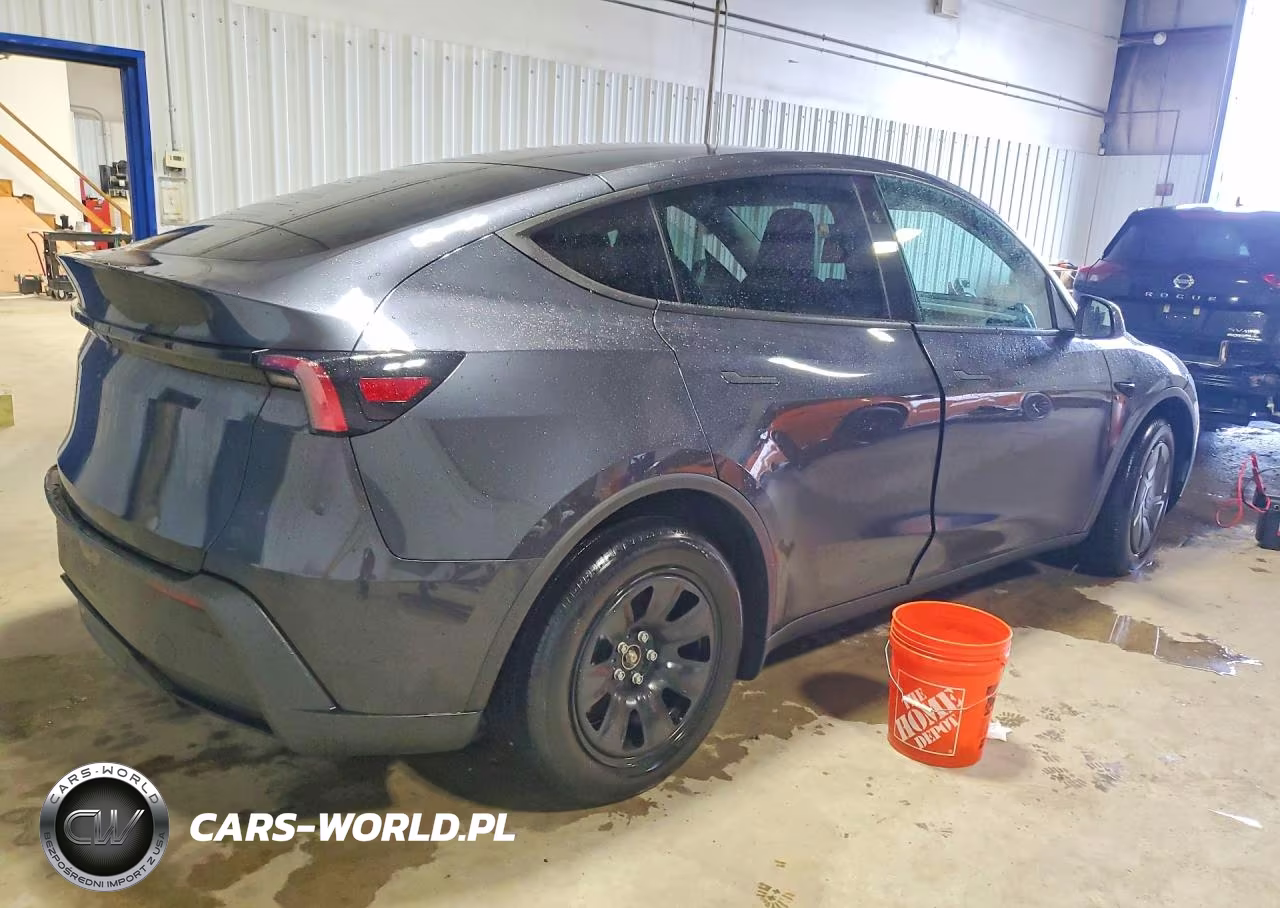 2026 Tesla Model Y VIN:7SAYGDED4TA595927 - 3