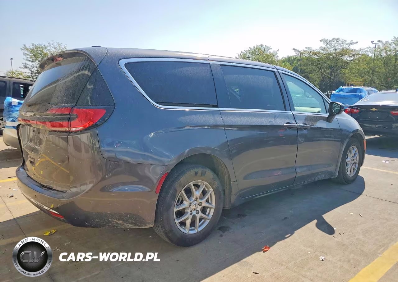 2023 Chrysler Pacifica Touring L VIN:2C4RC1BG3PR520482 - 3