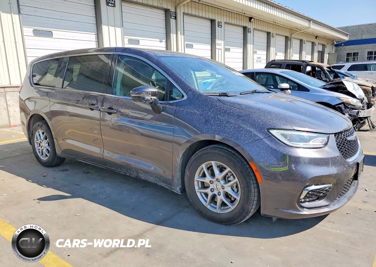 2023 Chrysler Pacifica Touring L VIN:2C4RC1BG3PR520482 - 4
