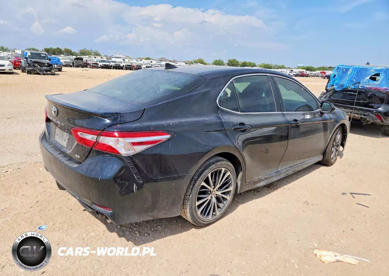 2020 Toyota Camry Se VIN:4T1G11AK0LU366809 - 3
