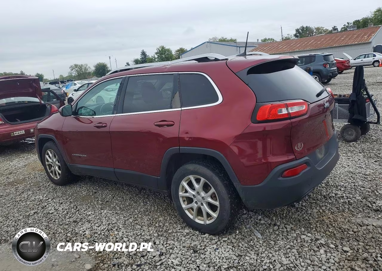 2018 Jeep Cherokee Latitude VIN:1C4PJLCB2JD612043 - 2