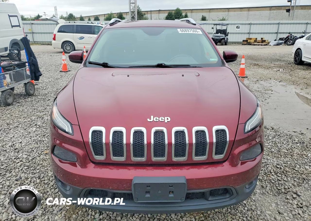 2018 Jeep Cherokee Latitude VIN:1C4PJLCB2JD612043 - 5