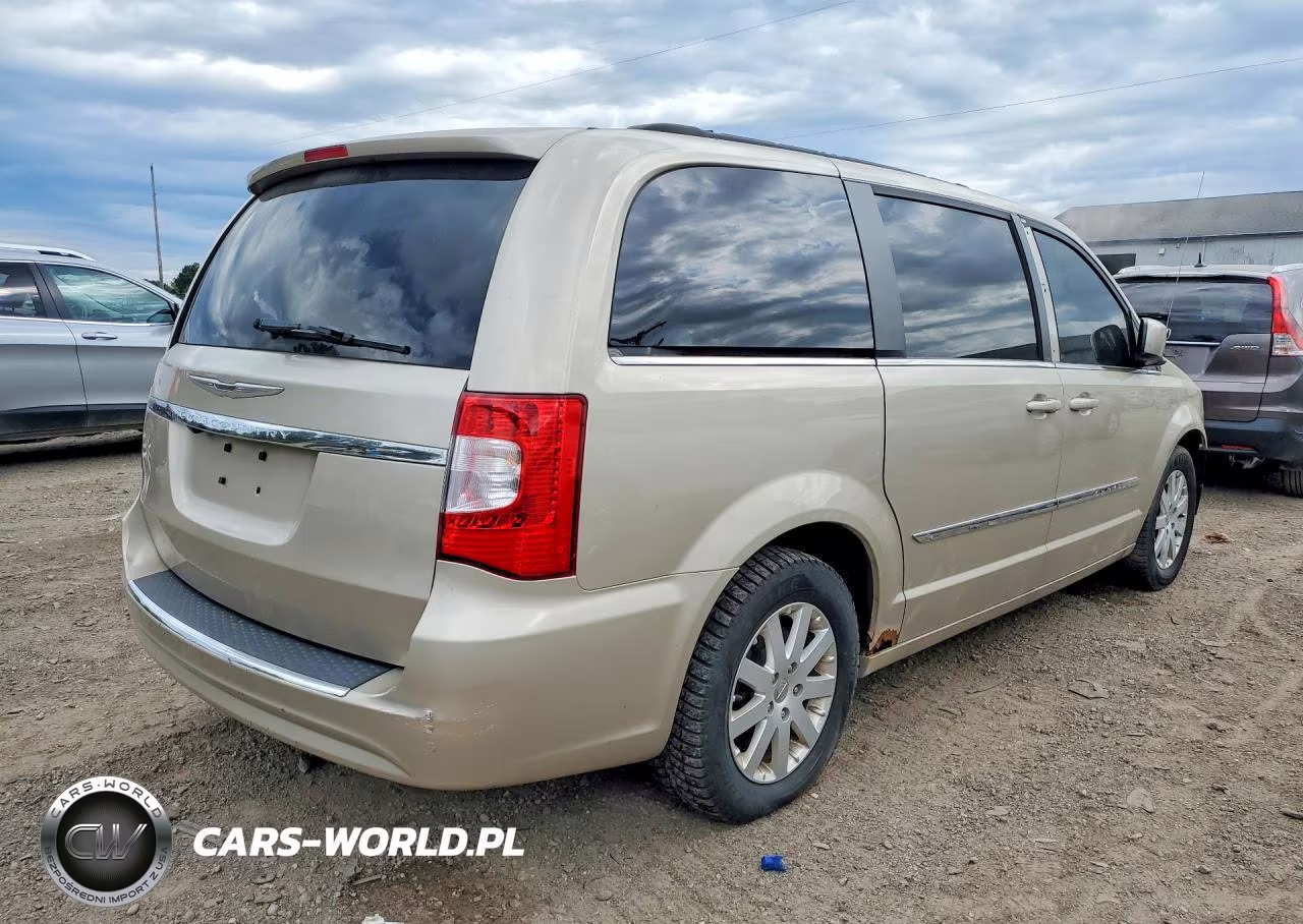 2014 Chrysler Town & Country Touring VIN:2C4RC1BG2ER232143 - 3