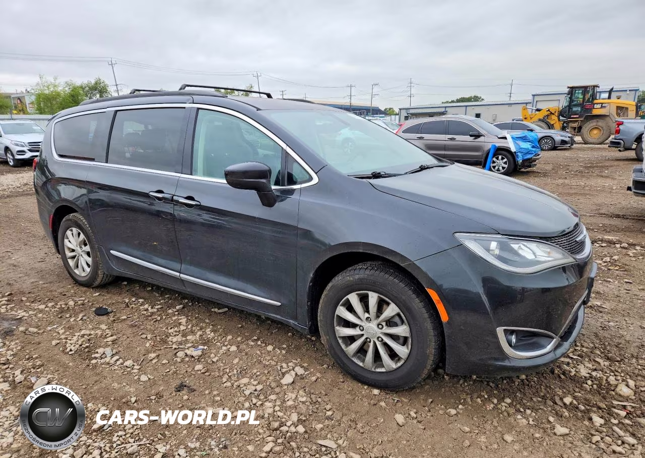 2017 Chrysler Pacifica Touring L VIN:2C4RC1BG4HR627350 - 4