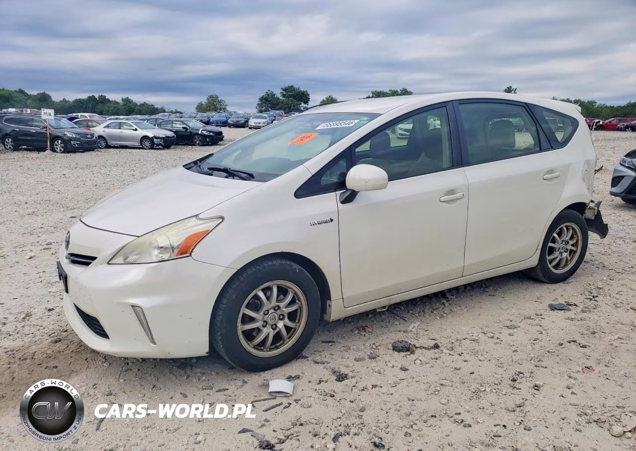 2013 Toyota Prius V Three – zdjęcie 1 z 12