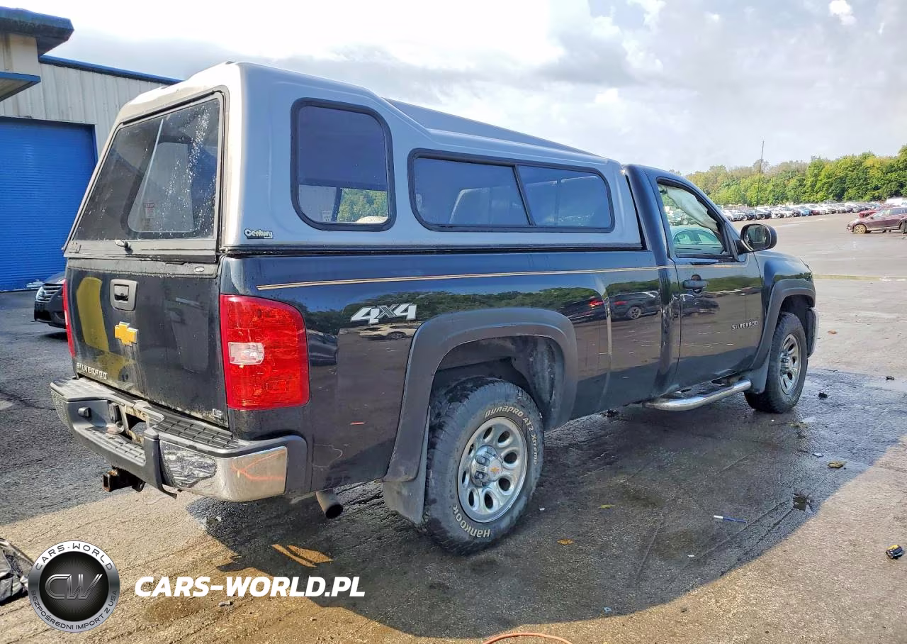 2013 Chevrolet Silverado K1500 VIN:1GCNKPE07DZ165546 - 3