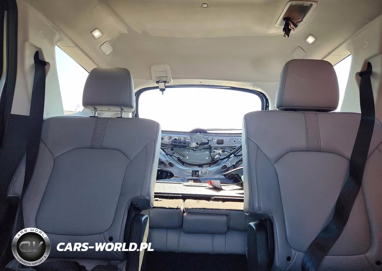 2023 Honda Pilot Touring VIN:5FNYG2H75PB009767 - 10