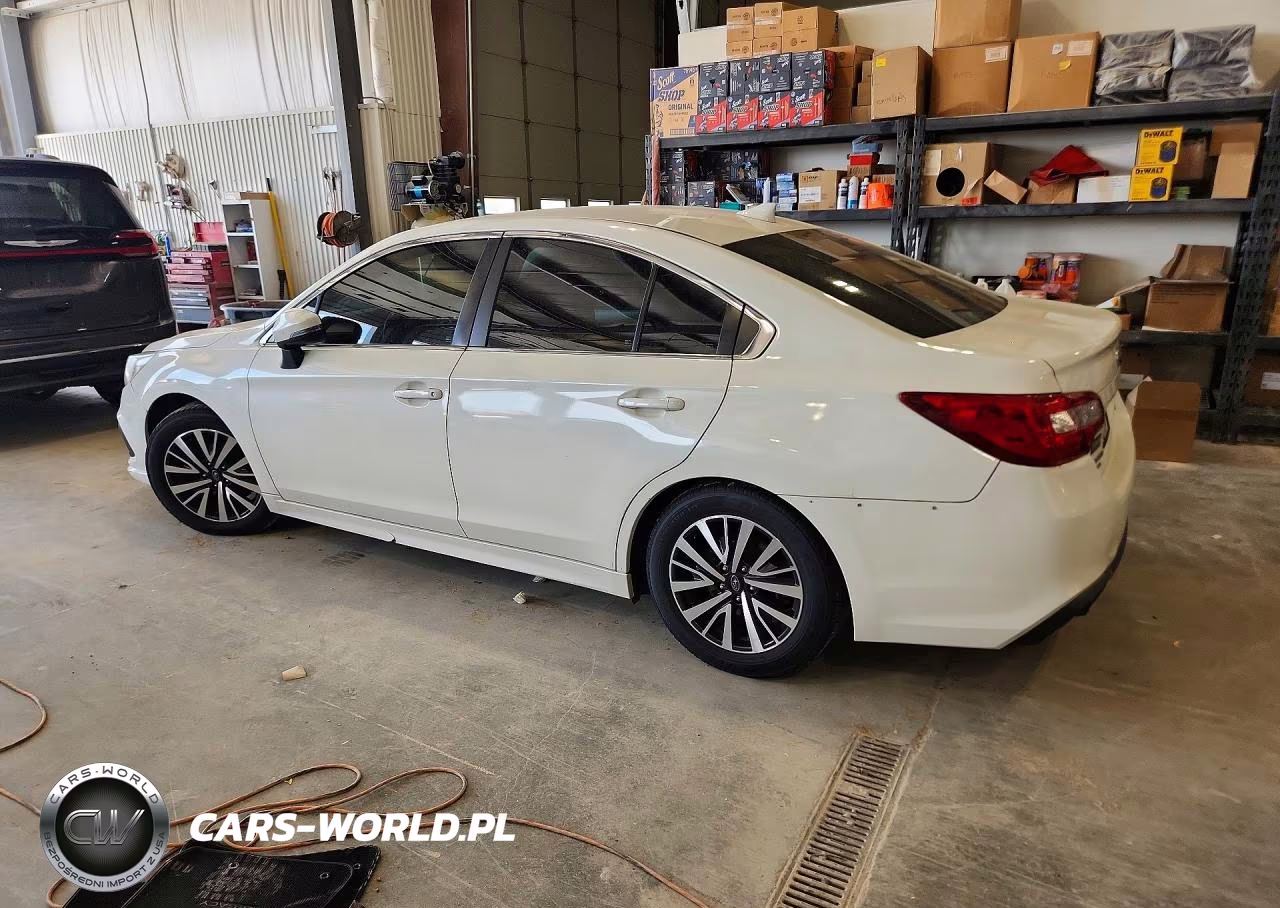 2018 Subaru Legacy 2.5I Premium VIN:4S3BNAF60J3042180 - 2