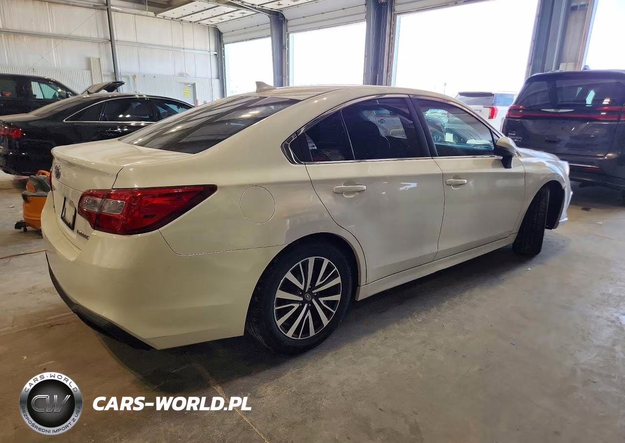 2018 Subaru Legacy 2.5I Premium VIN:4S3BNAF60J3042180 - 3