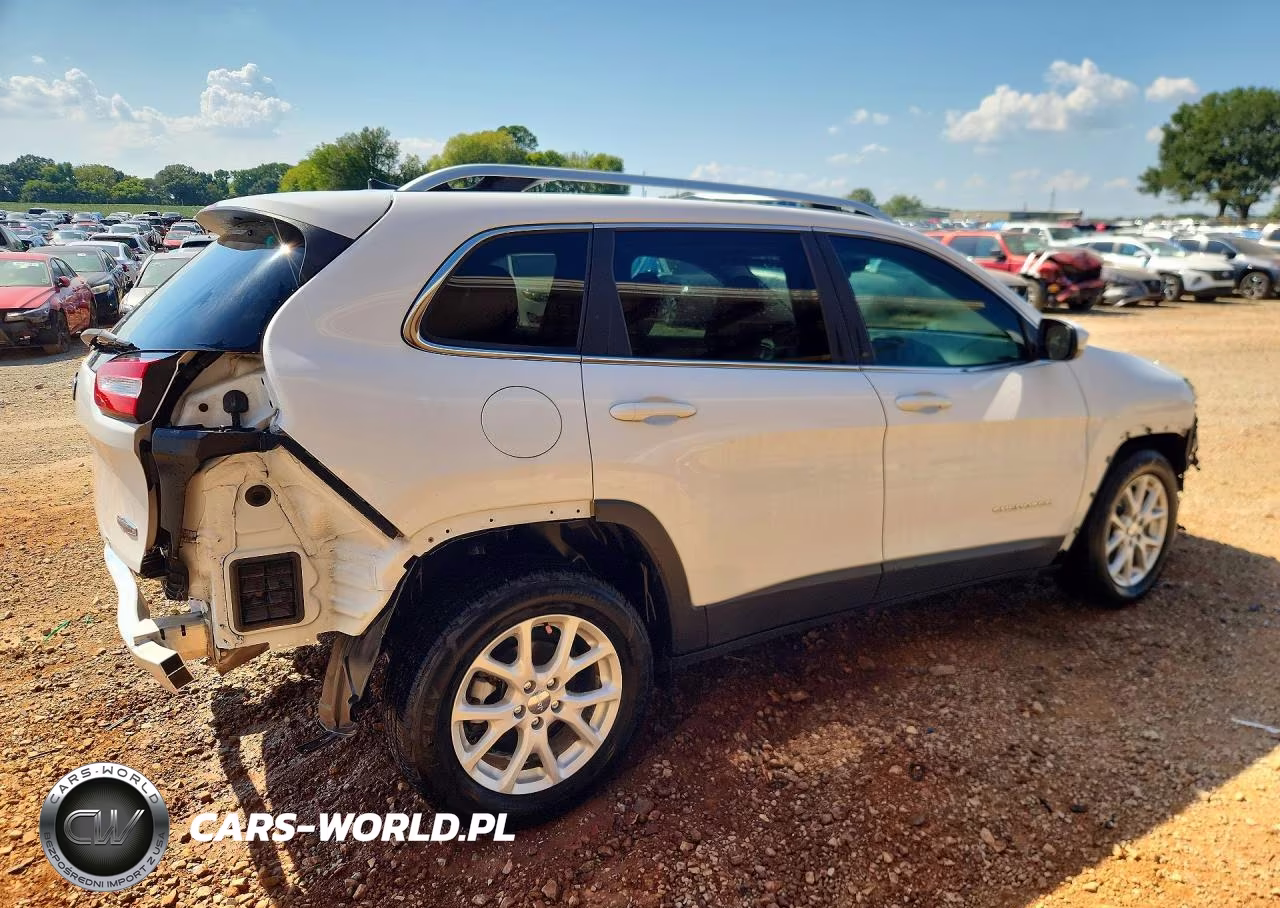 2018 Jeep Cherokee Latitude VIN:1C4PJLCB2JD539711 - 3