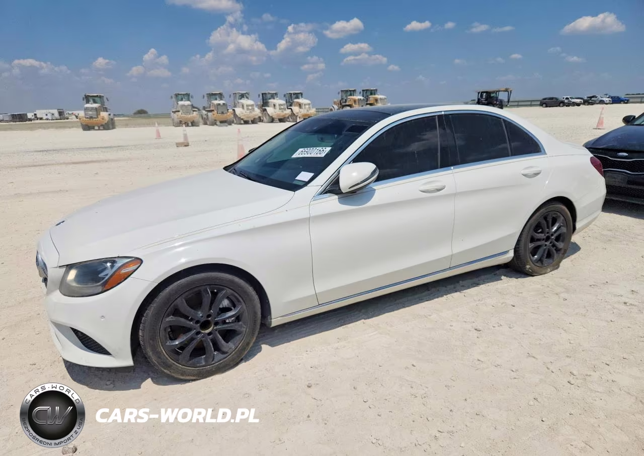 2017 Mercedes-Benz C 300 – zdjęcie 1 z 12