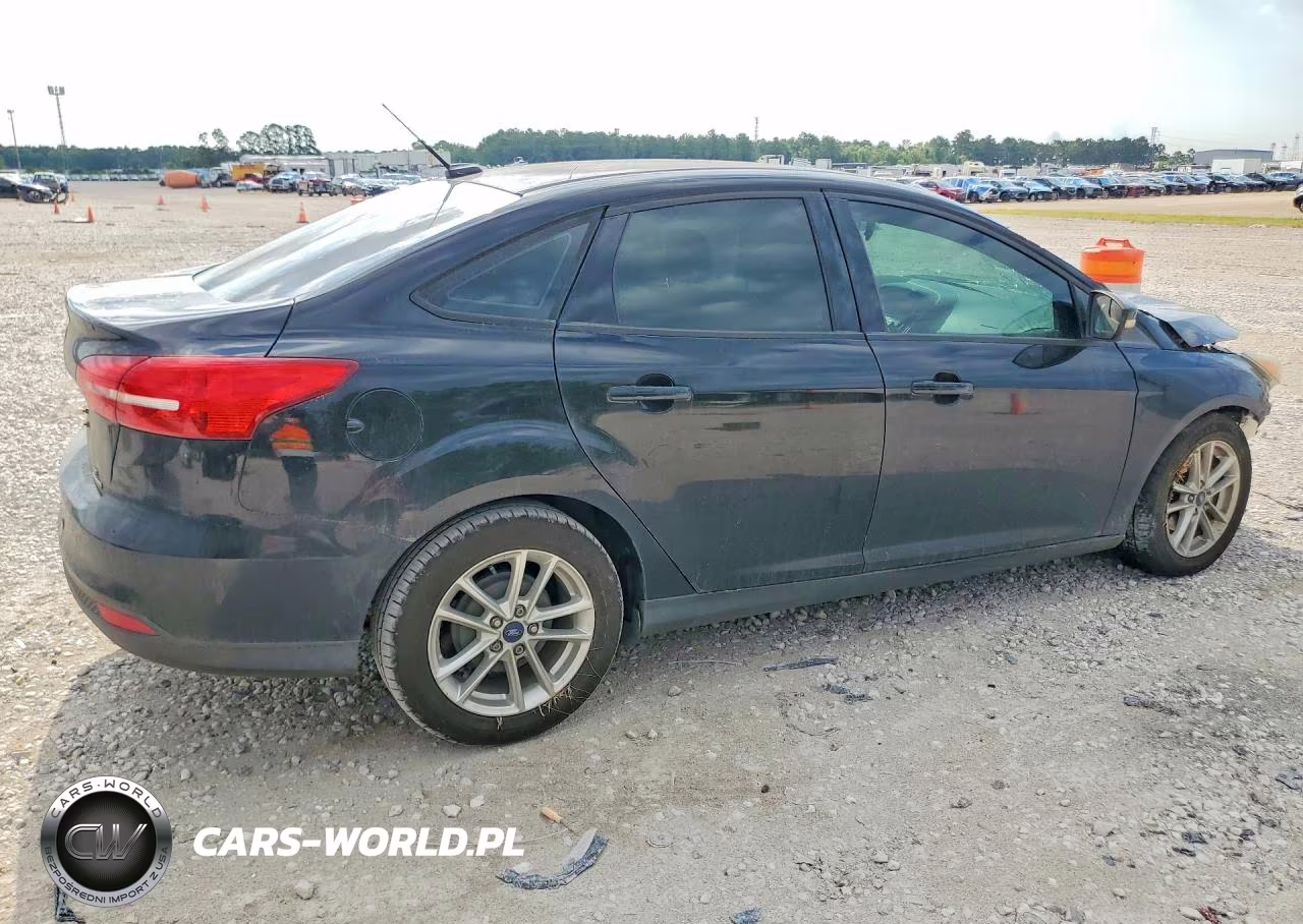 2016 Ford Focus Se VIN:1FADP3F25GL306097 - 3