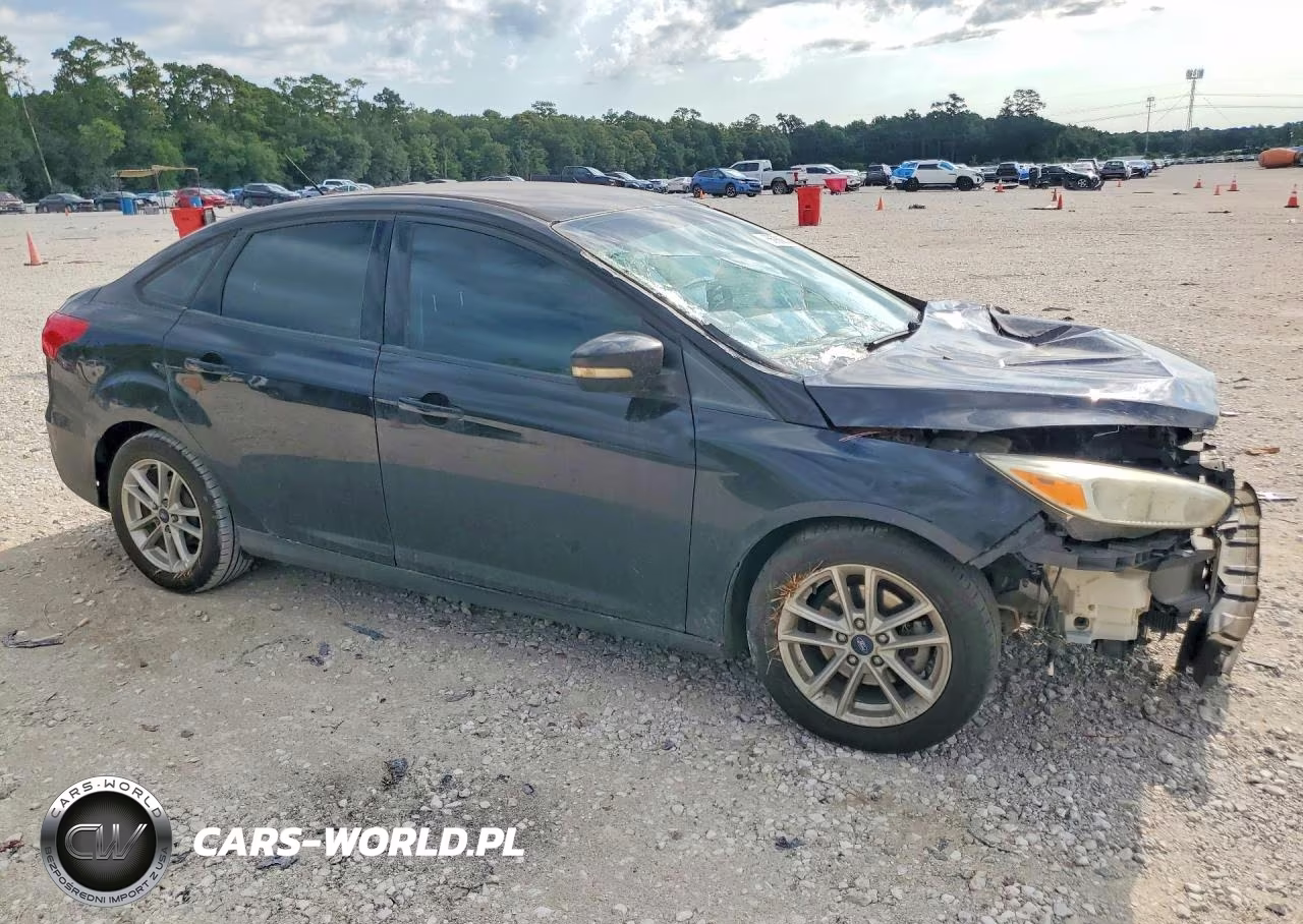 2016 Ford Focus Se VIN:1FADP3F25GL306097 - 4