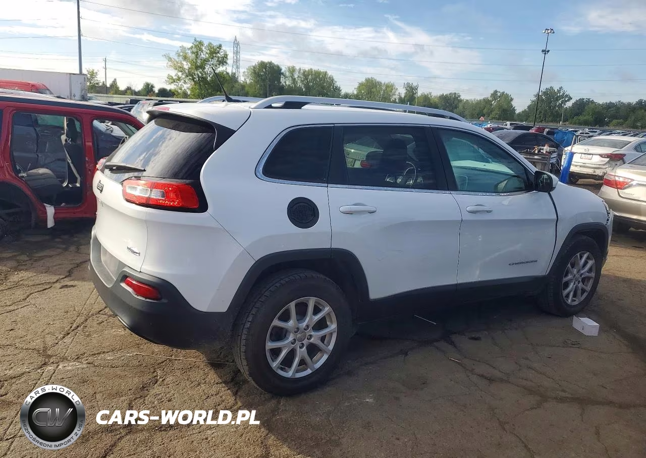 2016 Jeep Cherokee Latitude VIN:1C4PJMCB8GW245233 - 3