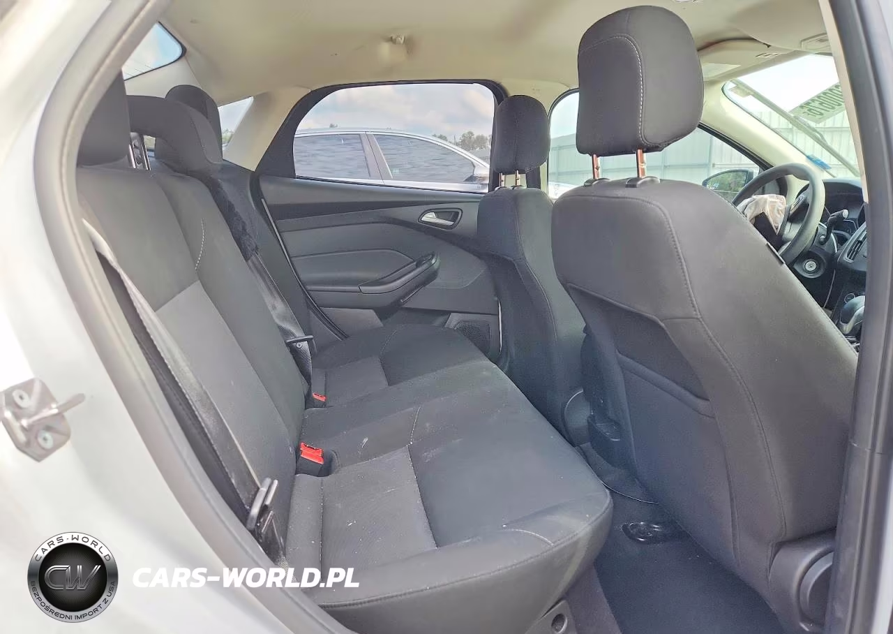 2018 Ford Focus Se VIN:1FADP3FE8JL322800 - 10