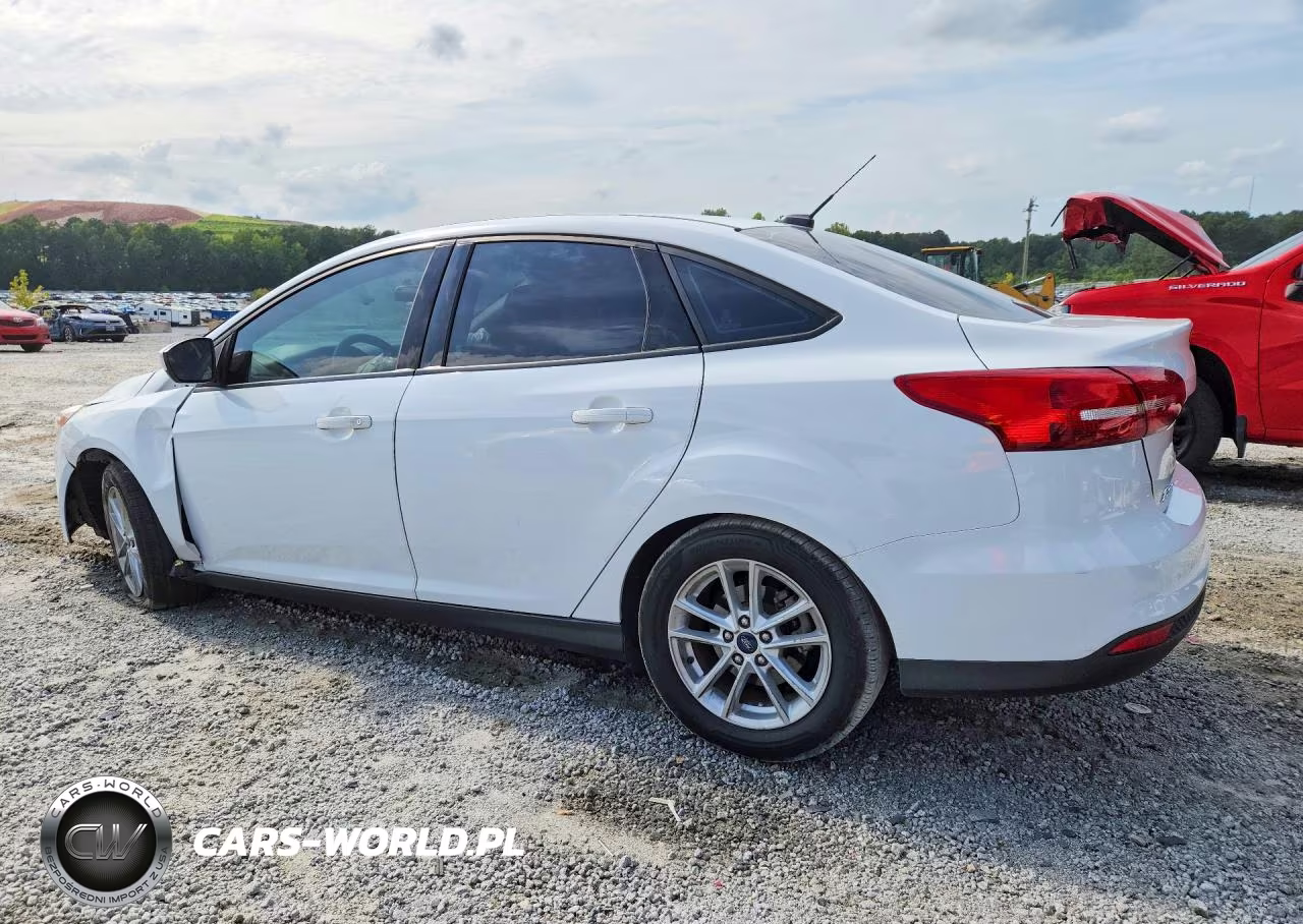 2018 Ford Focus Se VIN:1FADP3FE8JL322800 - 2