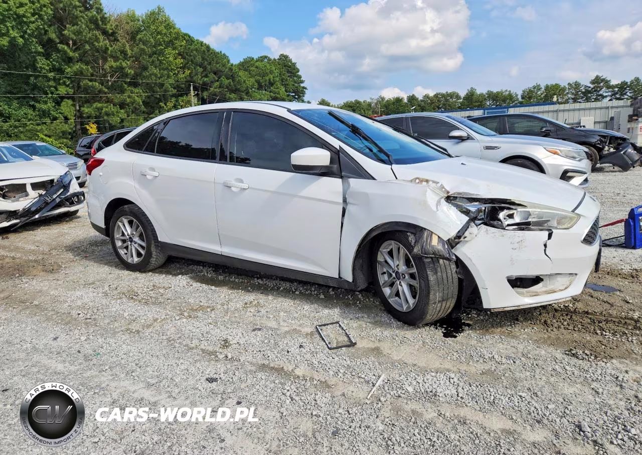 2018 Ford Focus Se VIN:1FADP3FE8JL322800 - 4