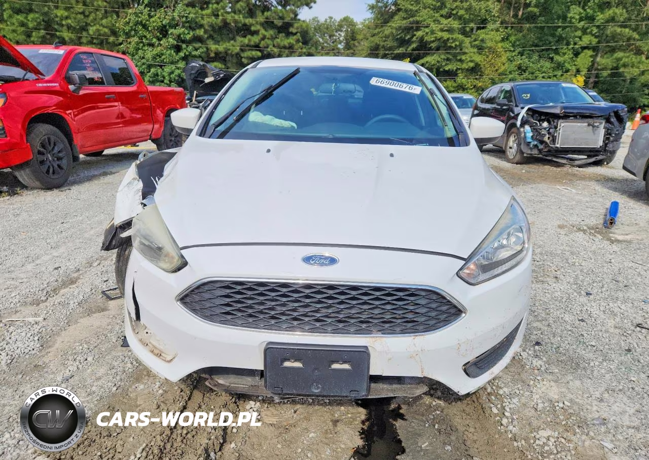 2018 Ford Focus Se VIN:1FADP3FE8JL322800 - 5