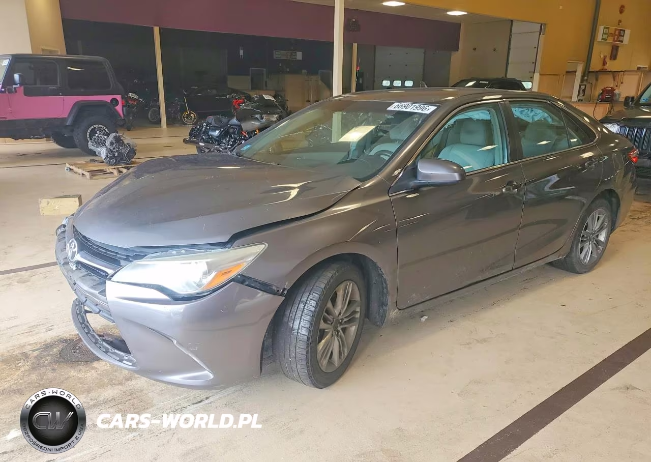 2015 Toyota Camry Le – zdjęcie 1 z 12