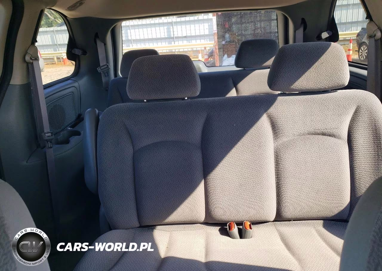 2006 Chrysler Town & Country VIN:1A4GP45RX6B563847 - 10