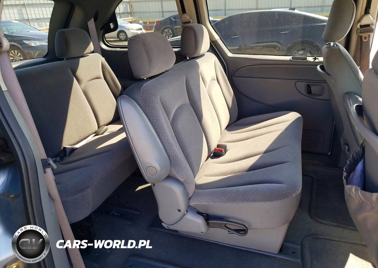 2006 Chrysler Town & Country VIN:1A4GP45RX6B563847 - 11